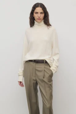 Lizzy Turtleneck