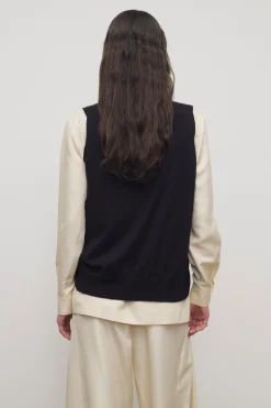 Neel Vest