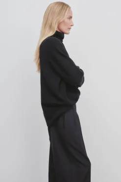 Stepny Turtleneck